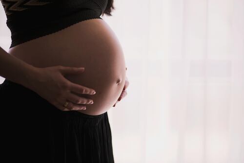 Caldo estremo, c'è un nesso con le gravidanze: "Aumentano i bimbi prematuri"