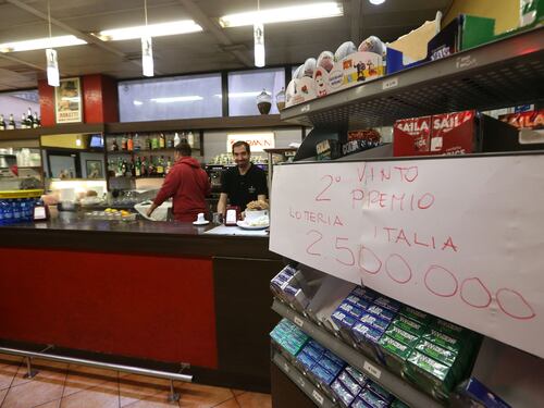 C'è la crisi? Gli italiani si buttano sulla lotteria: biglietti a ruba