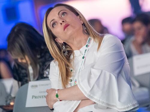 Giorgia Meloni e le accuse assurde, il politologo smaschera la sinistra: "Senza leader forte. E attacca quelli degli altri"