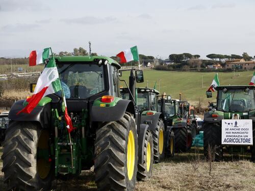 Agricoltori, Paragone: la vittoria dei trattori dimostra il fanatismo Ue