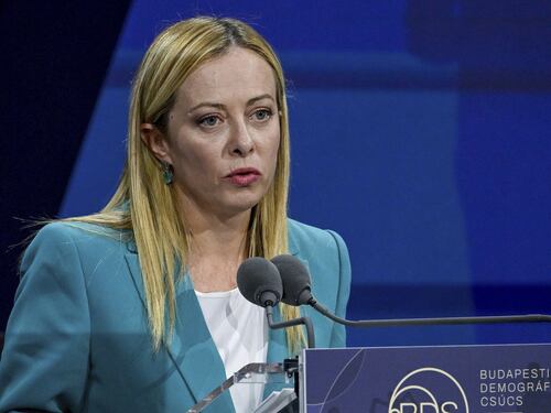 Governo, Meloni avvisa i migranti: "Sarete trattenuti e rimpatriati"