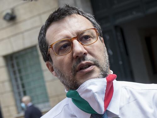 Salvini boccia la Azzolina: "Mega esperti per avere questa roba?" E anche i presidi di ribellano