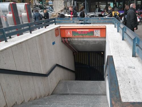 Servizio sospeso, anzi no. Caos nella metro A