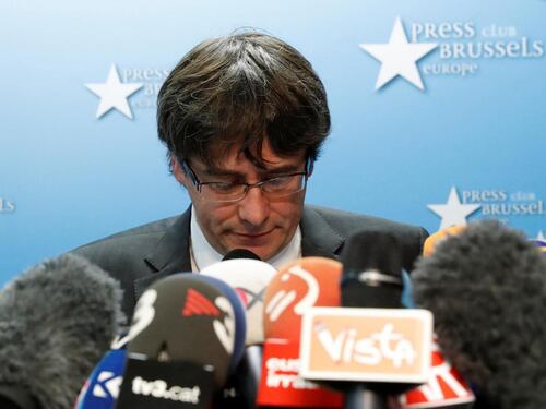 Puigdemont si consegna in Belgio con gli ex ministri