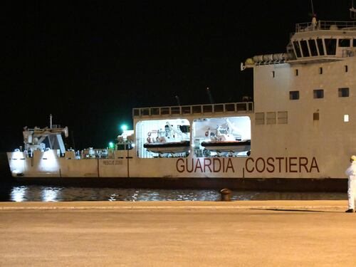 La Guardia costiera italiana alle Ong: "Non chiamateci, coordinarsi con la Libia"
