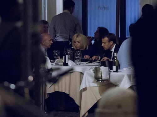 Macron a Roma, cena di pesce con Brigitte a Campo de' Fiori