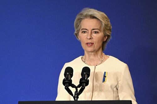 Ue, la vendetta di von der Leyen sui lupi: abbassata la protezione della specie