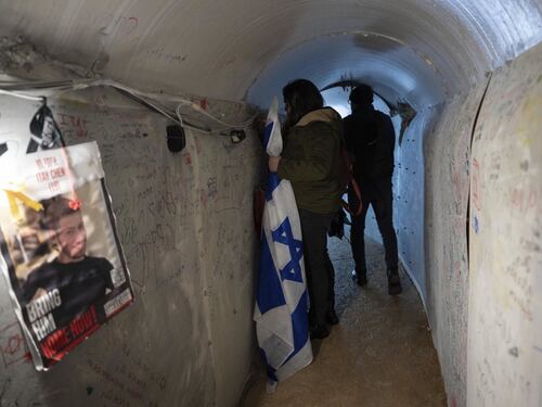 Medioriente, forze speciali Israele liberano ostaggio in un tunnel: "È in buone condizioni"