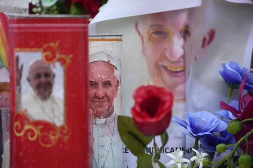 Papa Francesco, l'ultimo bollettino: "Lieve miglioramento nella criticità"