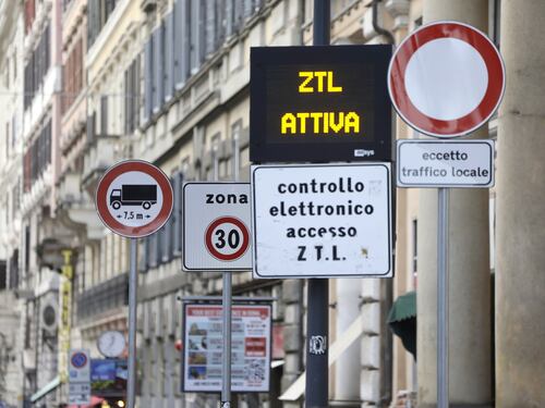 Auto elettriche in Ztl, "balzello" dal 1 luglio. Chiesti (per ora) 1.104 permessi