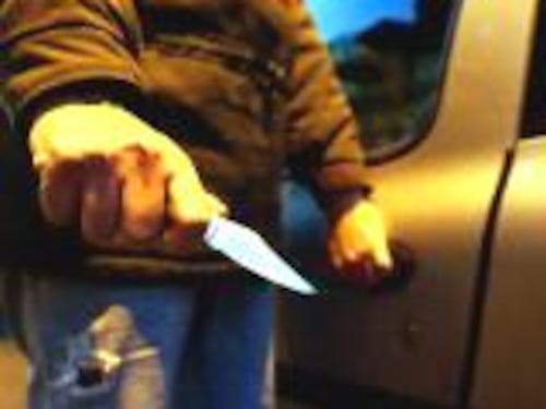 Rapina con coltelli, fermati due minorenni