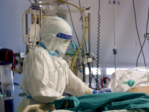 Altri 207 morti per Covid, superati 3 milioni di casi da inizio epidemia