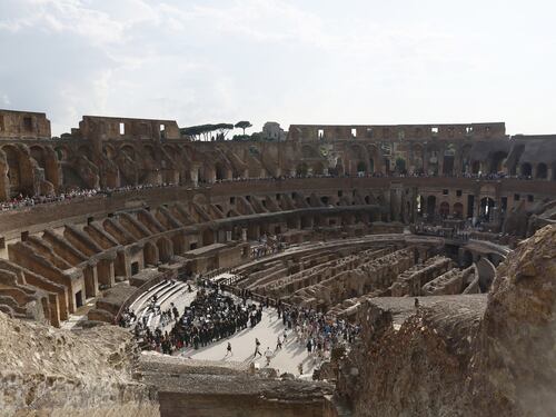 Roma, al Colosseo ecco totem e bigliettai anti-bagarini