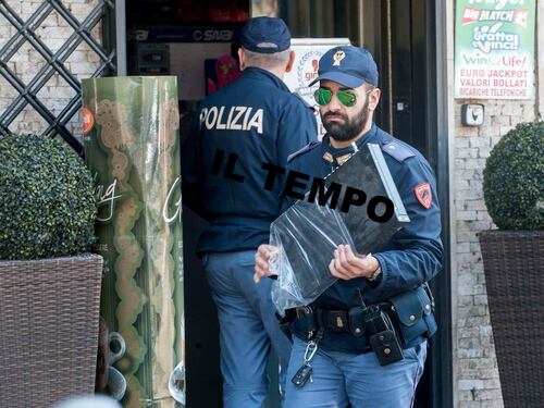 Spari nel bar di viale Palmiro Togliatti: ferito il proprietario