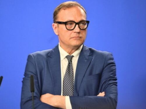 Cerno: Costituzione a pagamento, Corano gratis