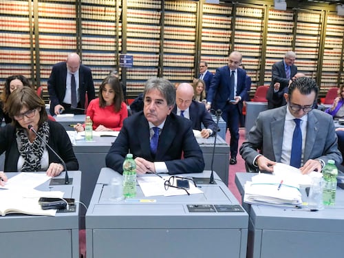 Manovra, Pd e M5S sulle barricate. Ma la maggioranza: "Scudo penale per i reati fiscali? Non c'è"