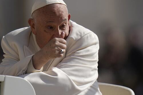 Papa Francesco, niente bollettino. Ma i medici assicurano: "Situazione stabile"