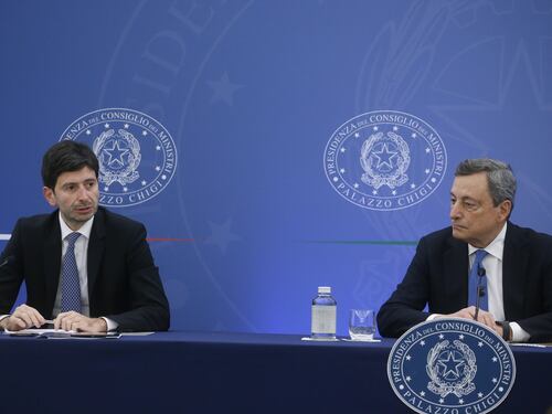 Lockdown generale anche per i vaccinati, ecco la terribile ipotesi che Draghi progetta
