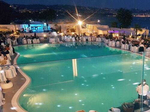 Bambino annega in piscina, tragedia alla festa di nozze