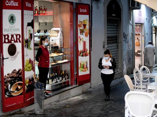 Scuola a orari scaglionati, bus meno pieni, posti limitati al ristorante: il Cts detta la linea al governo