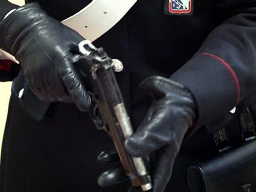 Napoli, carabiniere in borghese reagisce a una rapina: ferito