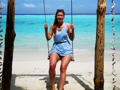 Bufera su Yana Ehm. La grillina spiega dalle Maldive perché non è in regola coi rimborsi