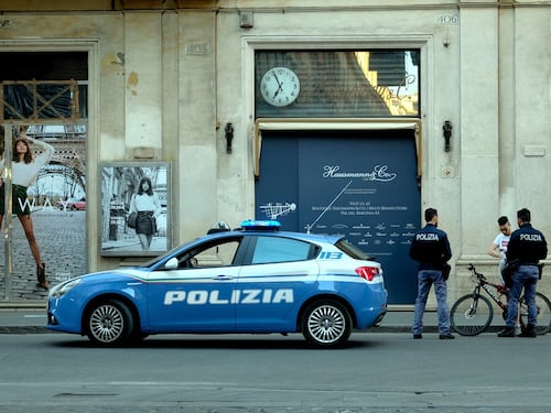 Roma, sfregiata al volto con un coltello. L'aggressione tra marocchine per una questione di soldi