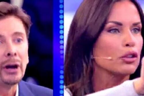 Antonella Mosetti perde la testa da Barbara D'Urso e volano insulti a Pomeriggio Cinque