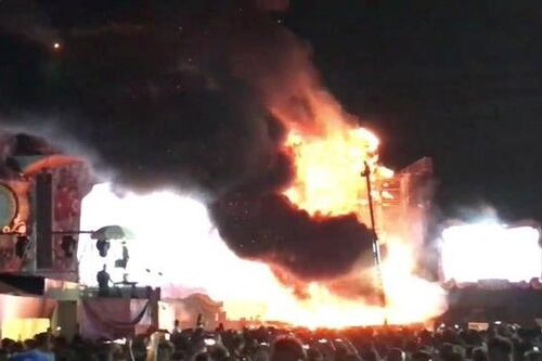 Barcellona, paura al festival Tomorrowland: brucia il palco, 22mila evacuati