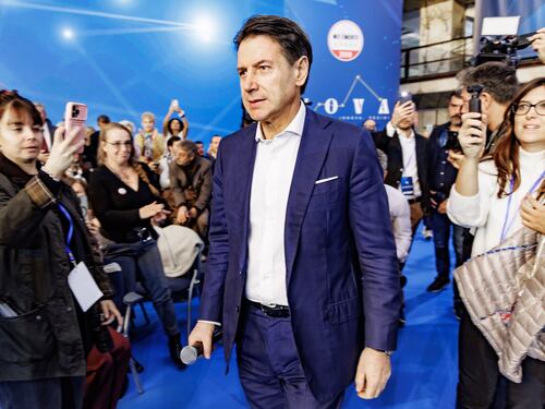 Assemblea M5s, l'assemblea fa il grillicidio: no al garante e stop al doppio mandato