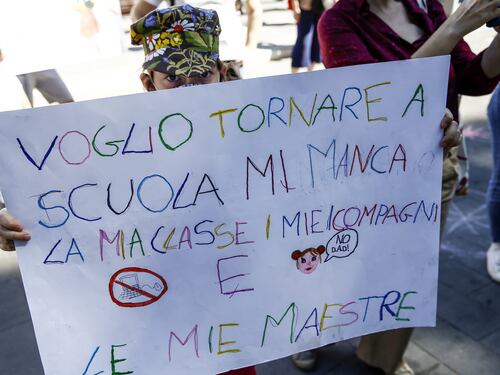 Stop all'ultimo giorno di scuola. I sindacati sventano la farsa