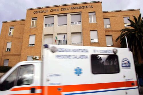 Cosenza, il figlio del senatore Occhiuto precipita dall’ottavo piano: è gravissimo