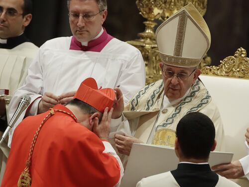 Scandalo in Vaticano, il cardinale Becciu a processo: "Magistrati porci". Soldi della carità ad amici e parenti