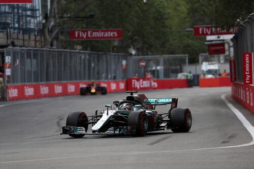 Hamilton vince a Baku e diventa leader mondiale