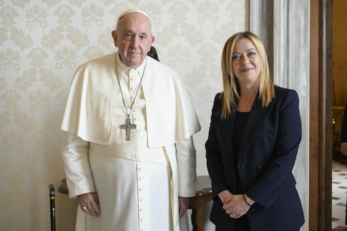 Giorgia Meloni da Papa Francesco con la figlia Ginevra e Andrea Giambruno