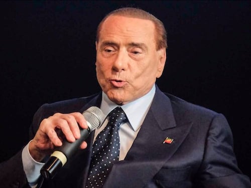 Migranti, Berlusconi a Bruxelles: "Rivedere il sistema delle quote"