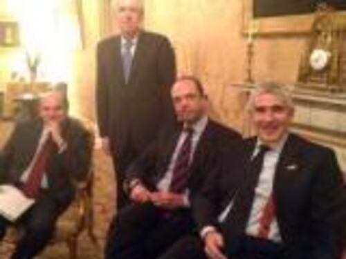 Lavoro, vertice Alfano-Bersani-Casini Il Pd: "Voto a ottobre? Stupidaggini"