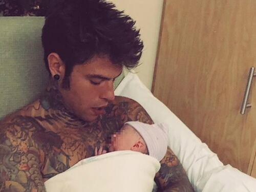 Fedez contrattacca alle accuse su Leone svenduto sui social: "Noi condividiamo emozioni"
