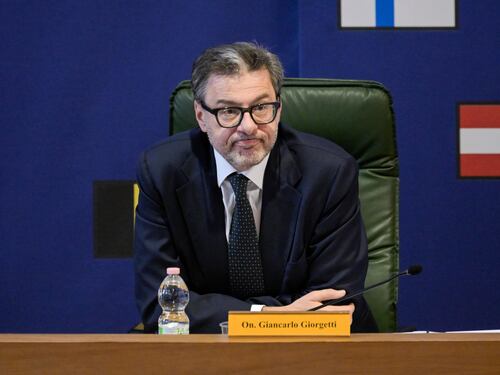 Manovra di bilancio: verso l'intesa con le banche, Bce valuta su oro