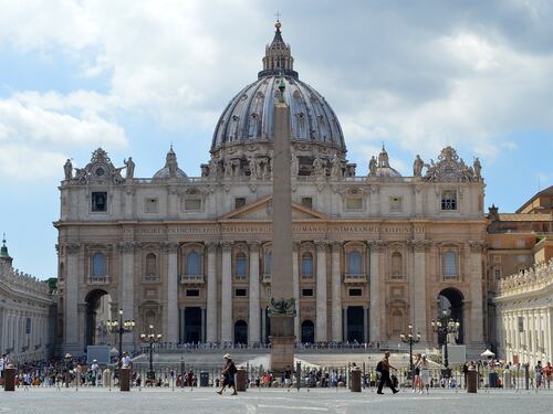 Vaticano, esplode il caso “matrimonio” allo Ior: la coppia che rischia il licenziamento