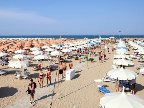 Balneari, sciopero di due ore venerdì 9 agosto. Ma la protesta divide