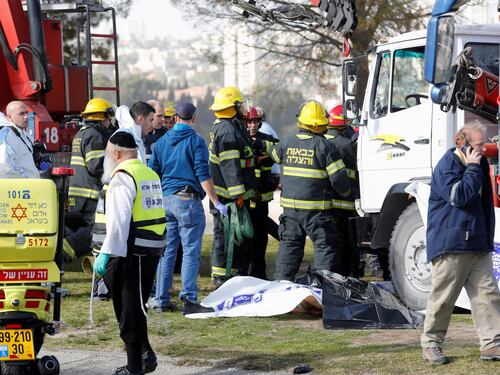 Gerusalemme, camion contro la folla: quattro morti