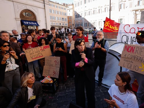 La regia di Schlein & Co. dietro le finte proteste degli accampati