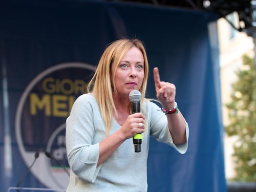 Giorgia Meloni e il guaio dei controlli anti-evasione: "Lo Stato non deve chiedere il pizzo per lavorare"