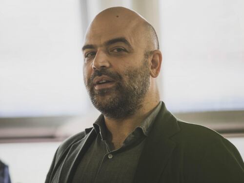 Roberto Saviano attacca Giorgia Meloni: perché fa la vittima