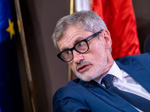 Elezioni, Gianni Alemanno fa chiarezza: “Nessuna candidatura con il centrodestra. Stop alle armi”