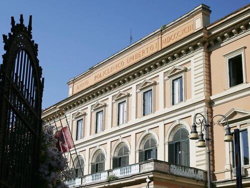 Choc al Policlinico, "tirocinante violentata da un infermiere"