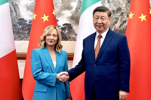 Meloni, missione in Cina. Bisignani e i segreti del viaggio non amato dagli Usa