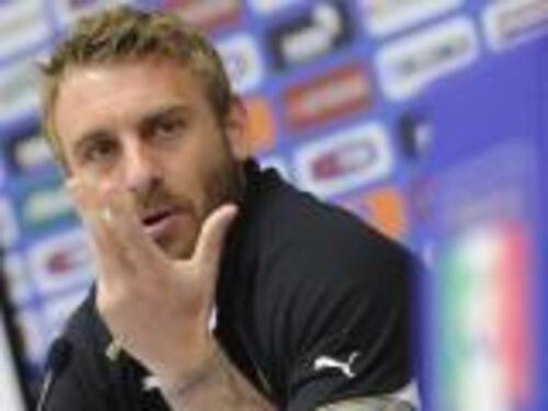 Il pm: De Rossi non c'entra con le scommesse Alemanno: Daniele patrimonio di Roma