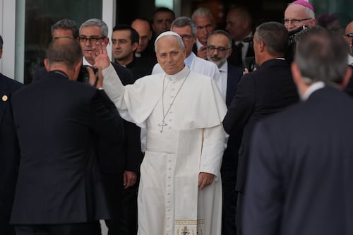 Roma, Papa Leone lascia il Gemelli e torna in Vaticano. Domani presente all’Angelus